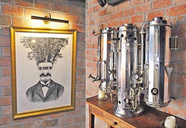 酒吧內掛滿了英國畫家 Dan Hillier 的作品,大多是紳士頭像,再加些天馬行空的圖案。/ 酒吧內處處是古董,這部放在大廳牆邊的古老咖啡機便是一例。 香港