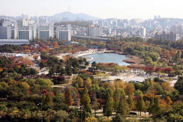 世界盃公園是爲紀念2002年首次在韓國舉辦的第17屆世界盃足球賽 首爾