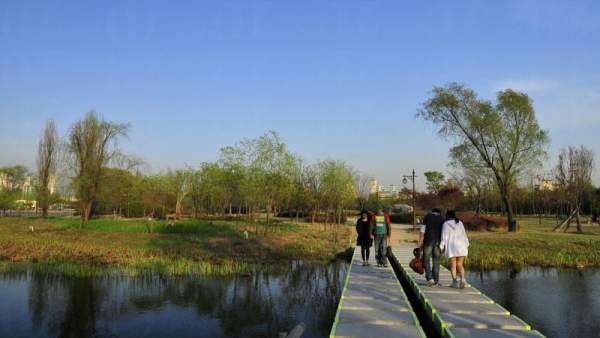 不能錯過的是免費入場參觀的公園展示館,裡面細節生動地展示了公園的改造過程,是一家大細同遊的好地方 首爾