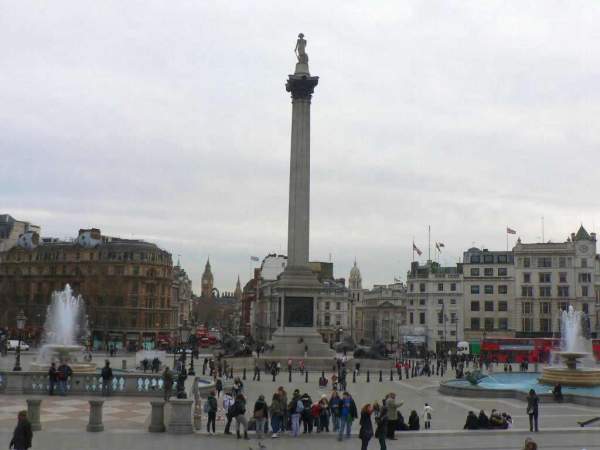 廣場中央的紀念柱 ( Nelson Memorial Statue) 是為紀念拿破崙戰爭中的海軍上將而建的。 (相片來源﹕Angela Chan) 倫敦