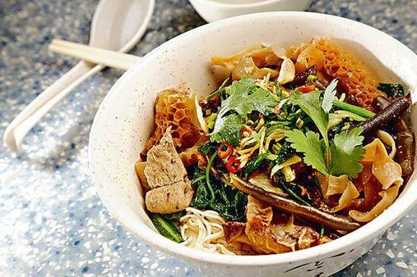 雜錦麻辣撈麵($44):有竹笙、白木耳雜菜等材料,撈些自製麻辣汁,很是惹味。 香港