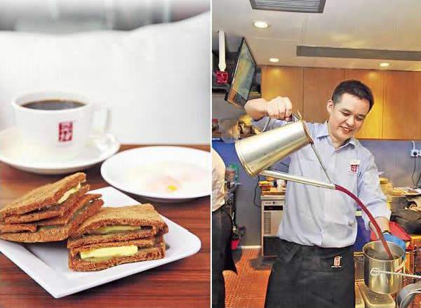 套餐A($39):最熱賣套餐,薄切而烤得香脆的多士,夾着咖吔醬和牛油,油潤軟滑;配以半熟蛋及熱咖啡,是很地道的新加坡早餐。/ 經過訓練,店員拉茶拉咖啡時功架十足。 香港