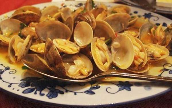 加入檸檬汁的煮蜆 澳門