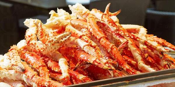 Luxe Dining Hapuna最為有名的就是季節限定的任吃長腳蟹 (圖: ikyu) 東京