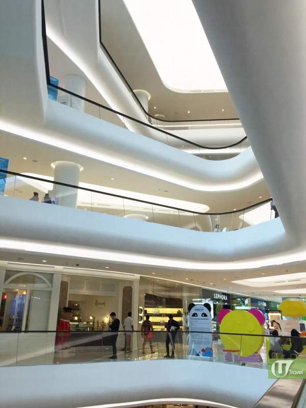 整座建築風格以流線型來貫穿 曼谷