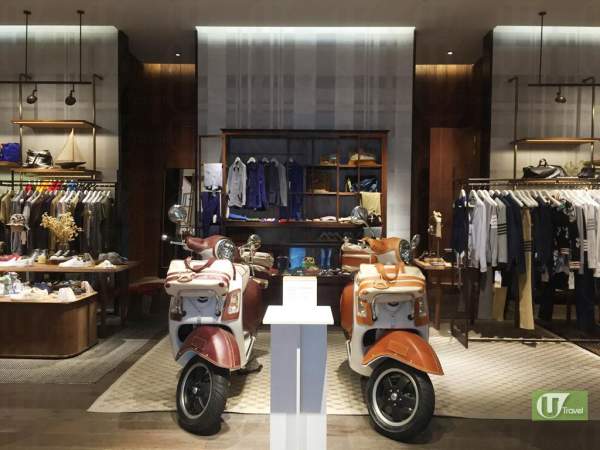 除了擁有不少海外知名品牌,還有泰國設計品牌的服飾店 曼谷