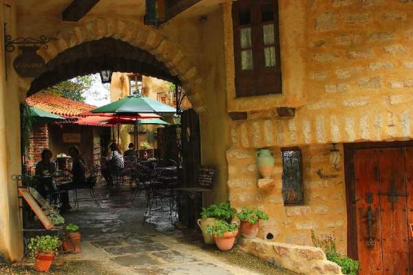 看到這裏有沒有一種似曾相識的感覺?(圖: マツダフツーノクルマ”でどうでしょう?) 東京