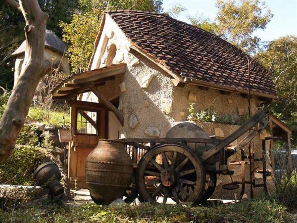 這個角度的溫暖之森跟《魔戒》的哈比人家有幾分相似 (圖: MINKARA) 東京