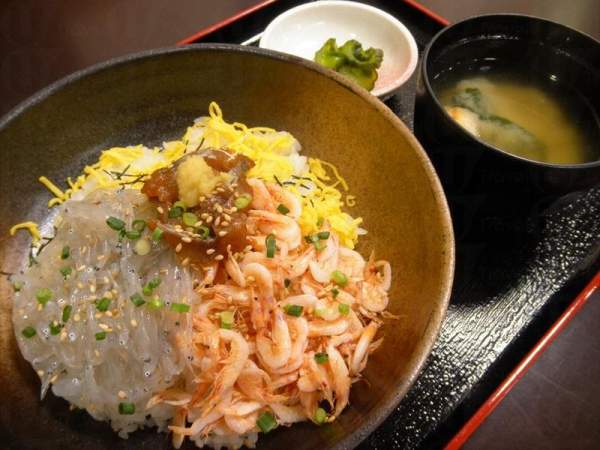 朝潮丼 (圖:ハルミ食堂官方網頁) 日本 東京 美食 日本菜 餐廳 白飯魚丼 ハルミ食堂 tvb 東京攻略 杜如風