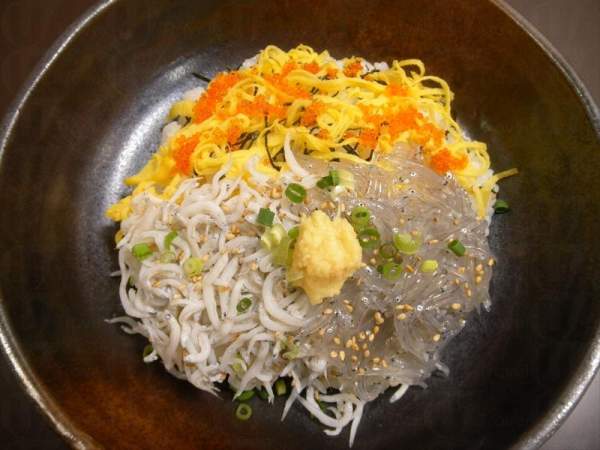 二色しらす丼 (圖:ハルミ食堂官方網頁) 日本 東京 美食 日本菜 餐廳 白飯魚丼 ハルミ食堂 tvb 東京攻略 杜如風