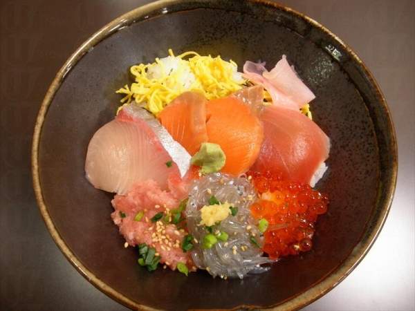 海鮮彩海丼 (圖:ハルミ食堂官方網頁) 日本 東京 美食 日本菜 餐廳 白飯魚丼 ハルミ食堂 tvb 東京攻略 杜如風