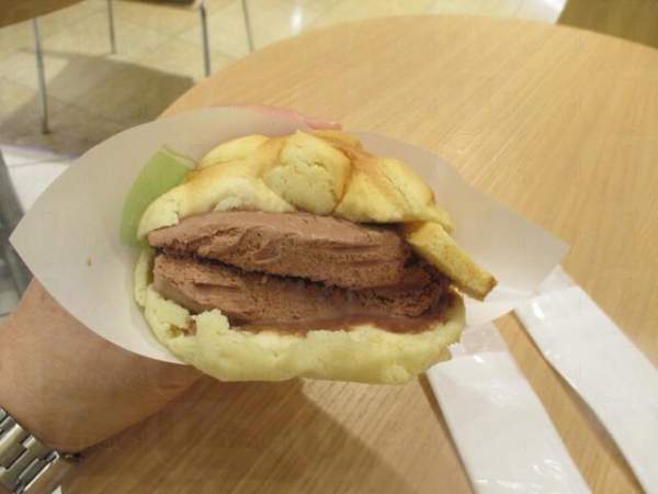 限量朱古力雪糕菠蘿包