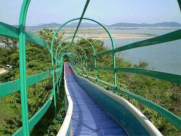 藤尾山公園 (圖:fc2blog@やまさん) 日本 山口縣 滑梯 兒童 成人 室外 海景