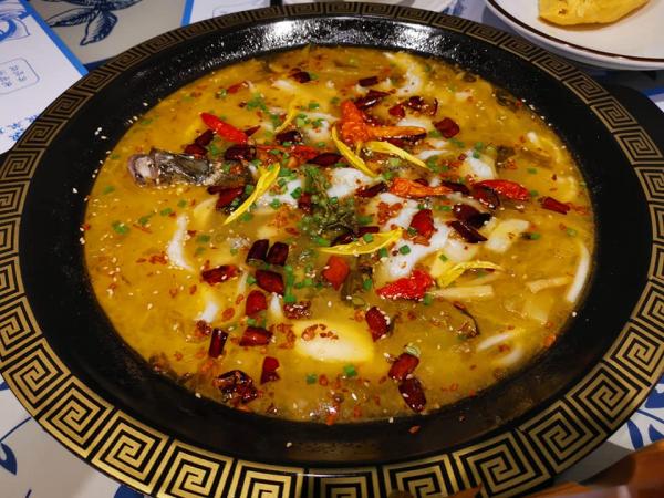 澳門江小魚冷鍋酸菜魚:酸菜魚