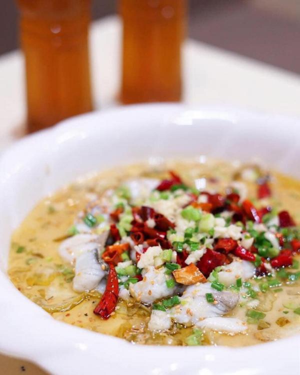 媚哥酸辣粉美食:酸菜魚