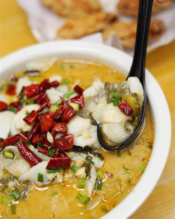 媚哥酸辣粉美食:酸菜魚