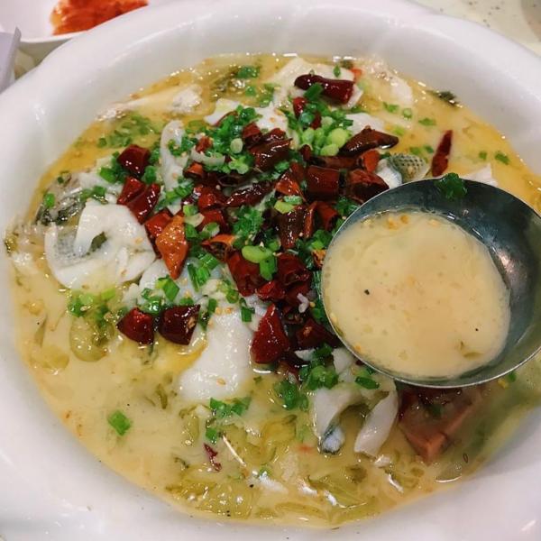 媚哥酸辣粉美食:酸菜魚